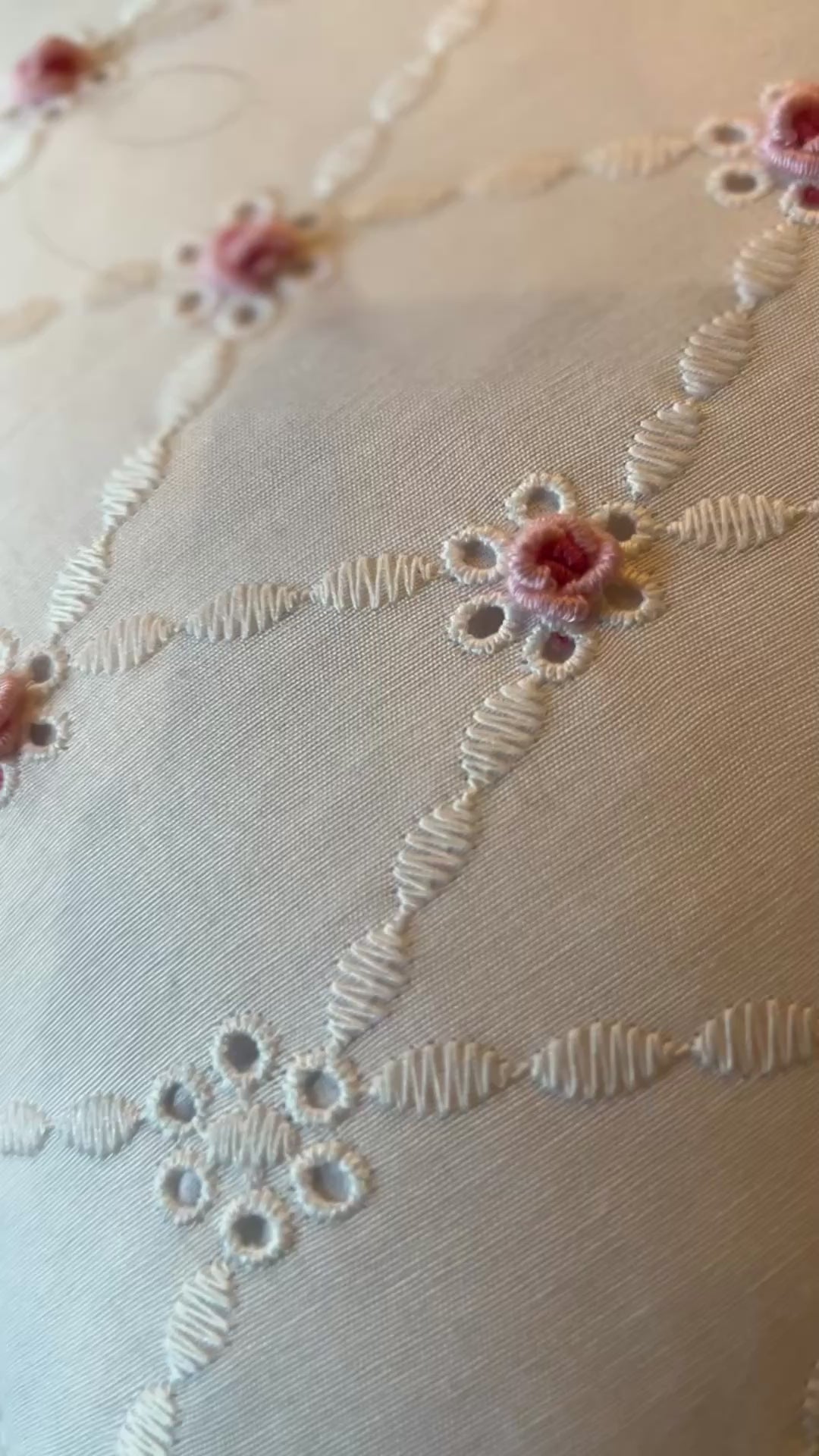 Gül Pembe Fırfırlı Yastık